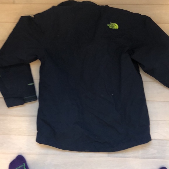 Boys M (10) NorthFace shell. - Picture 4 of 4